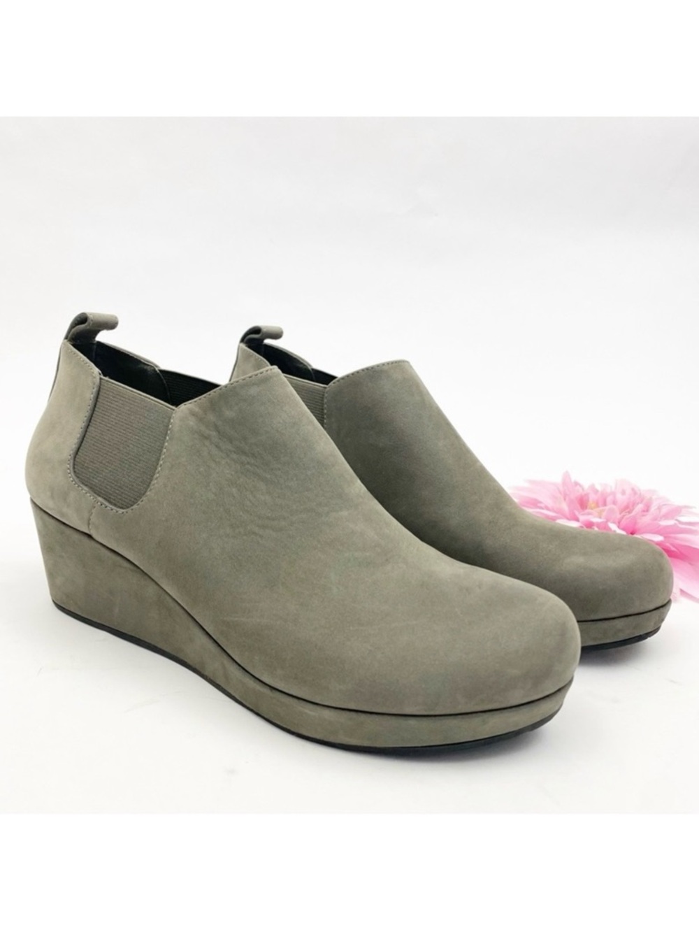 Chocolat Blu Yuliette Leather Wedge Chelsea Boots Booties: Taupe Grey